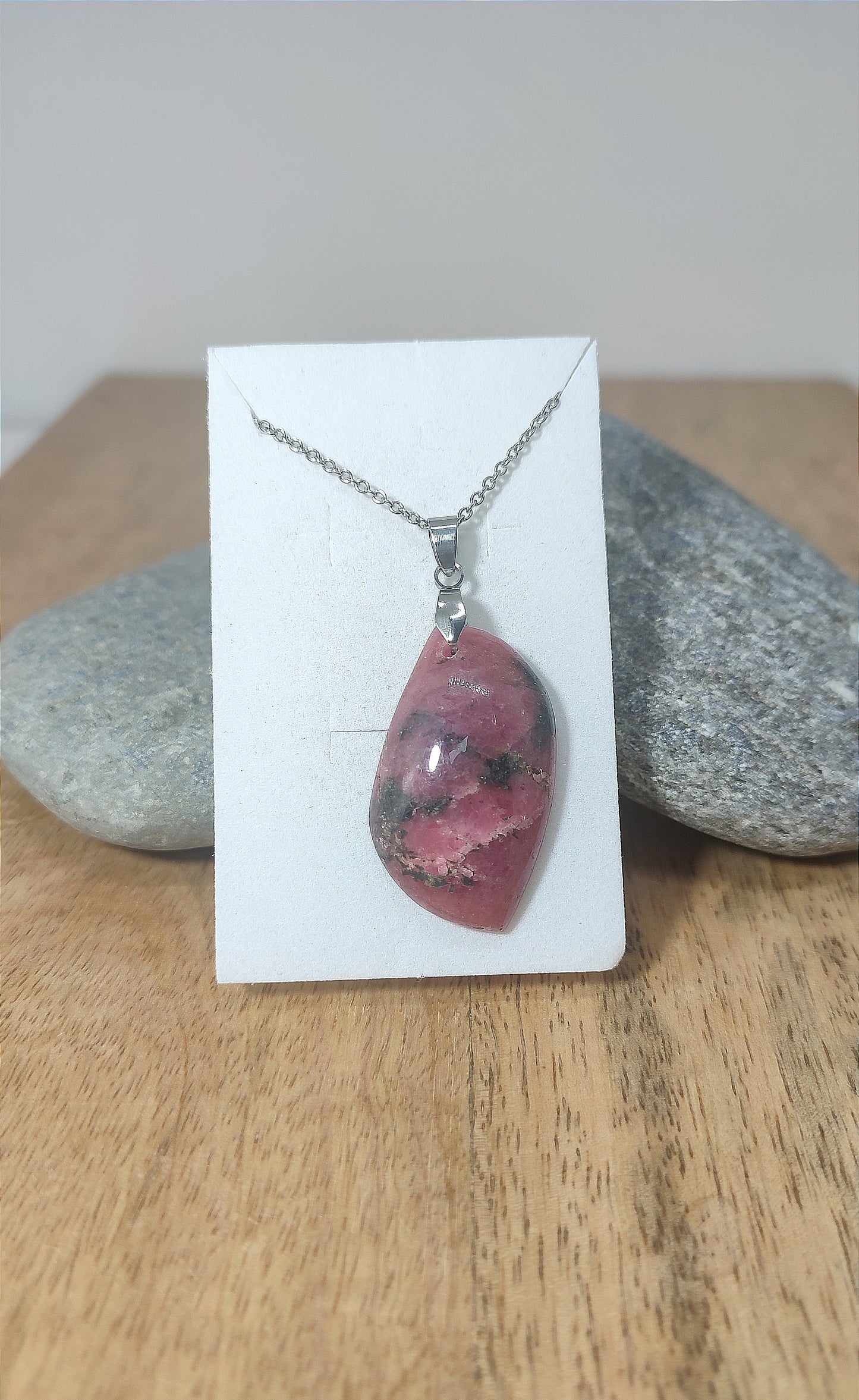 Pendentif en Rhodonite de Madagascar