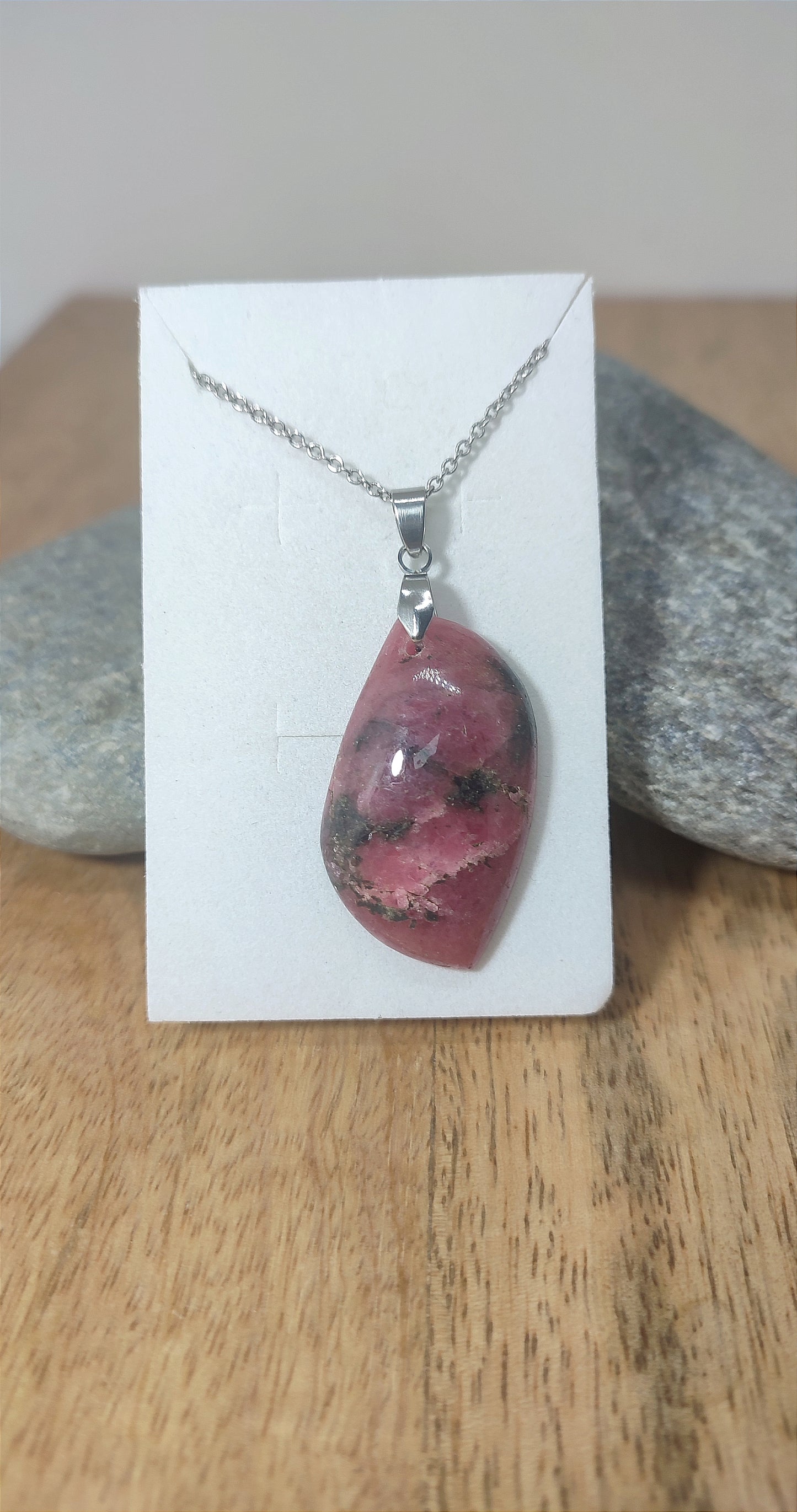 Pendentif en Rhodonite de Madagascar