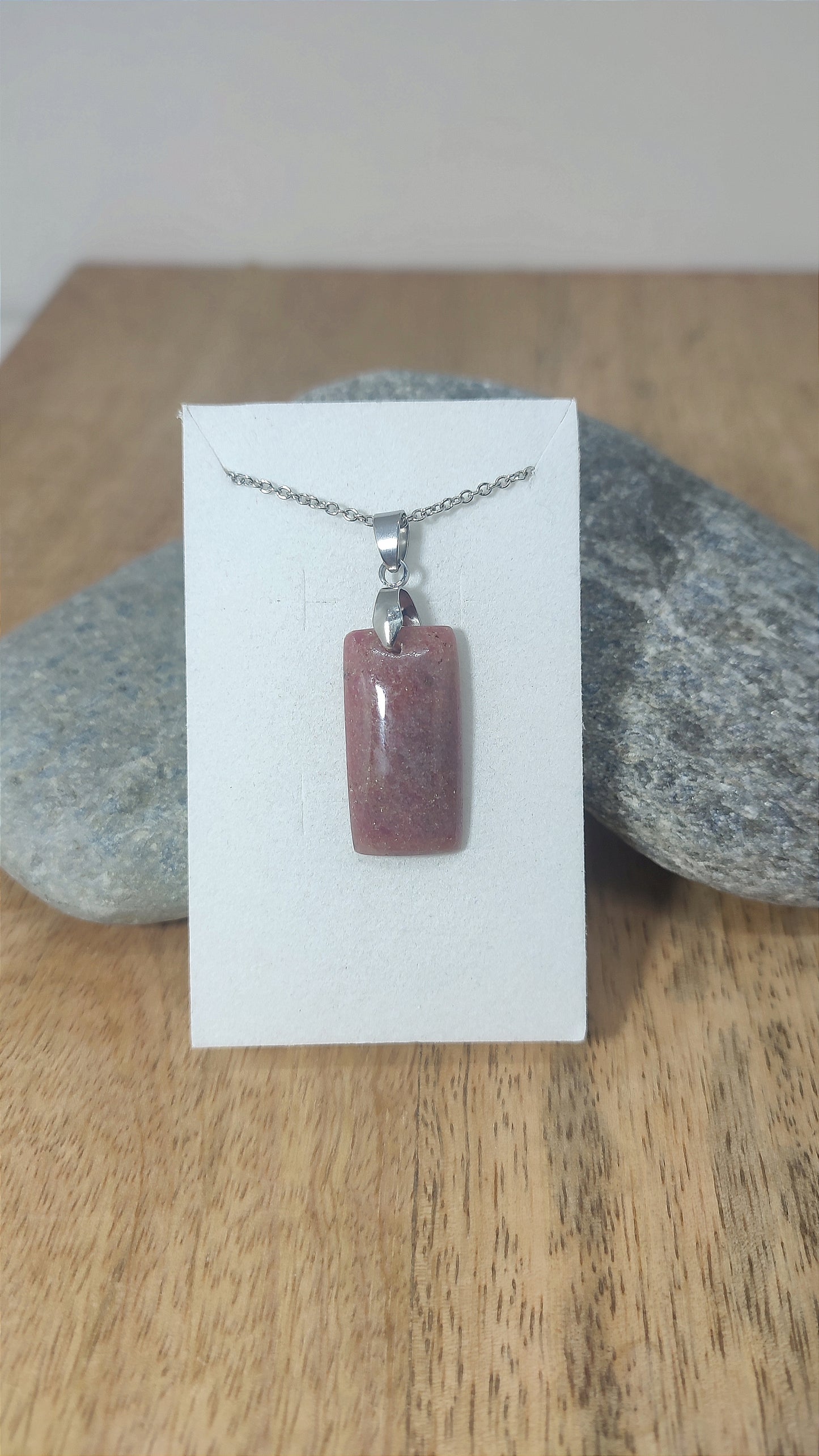 Pendentif en Rhodonite de Madagascar