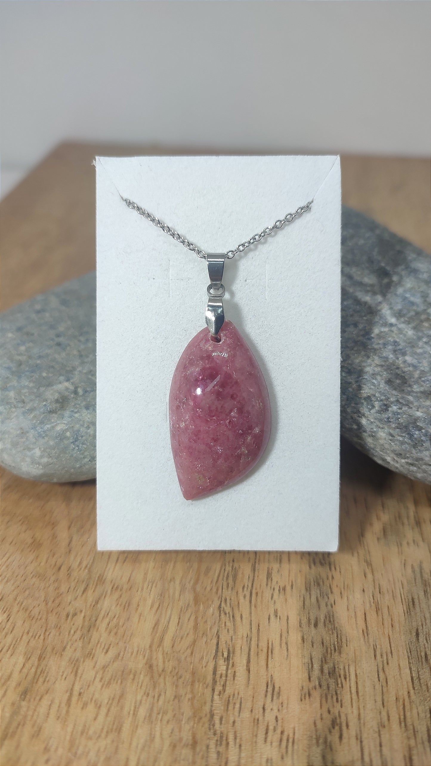 Pendentif en Rhodonite de Madagascar